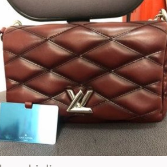 Gucci purse! I’m looking for this bag to purchase - Picture 5 of 6